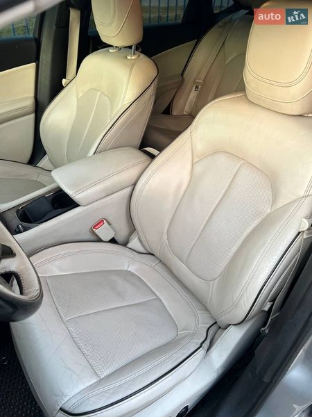 Седан Chrysler 200 2014 в Славуті