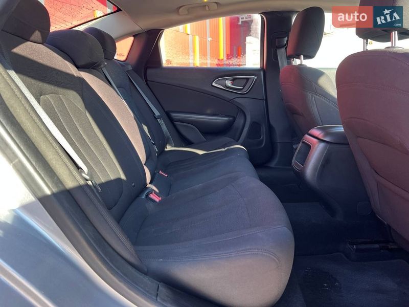 Седан Chrysler 200 2014 в Киеве