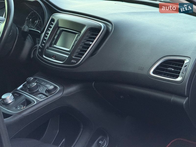 Седан Chrysler 200 2014 в Виннице