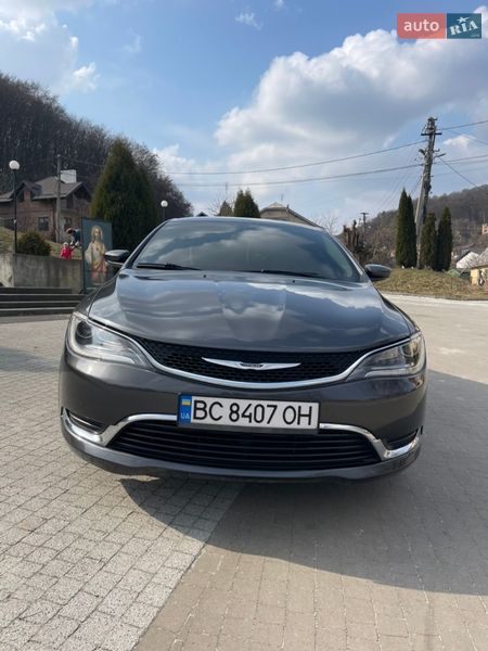 Седан Chrysler 200 2015 в Львове