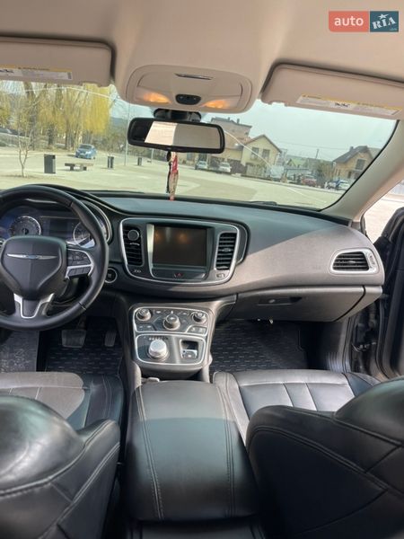 Седан Chrysler 200 2015 в Львове