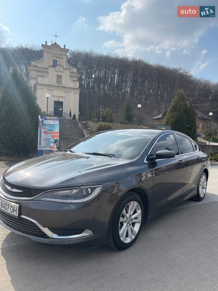 Седан Chrysler 200 2015 в Львове