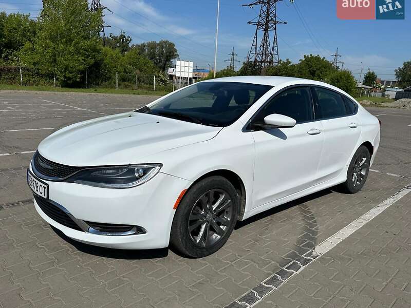 Седан Chrysler 200 2016 в Черновцах