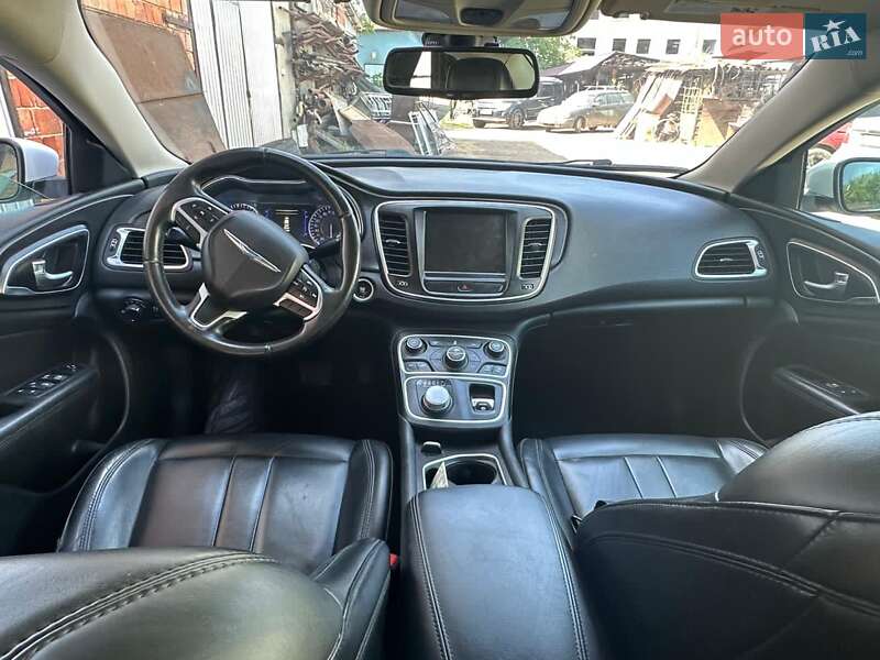 Седан Chrysler 200 2016 в Черновцах