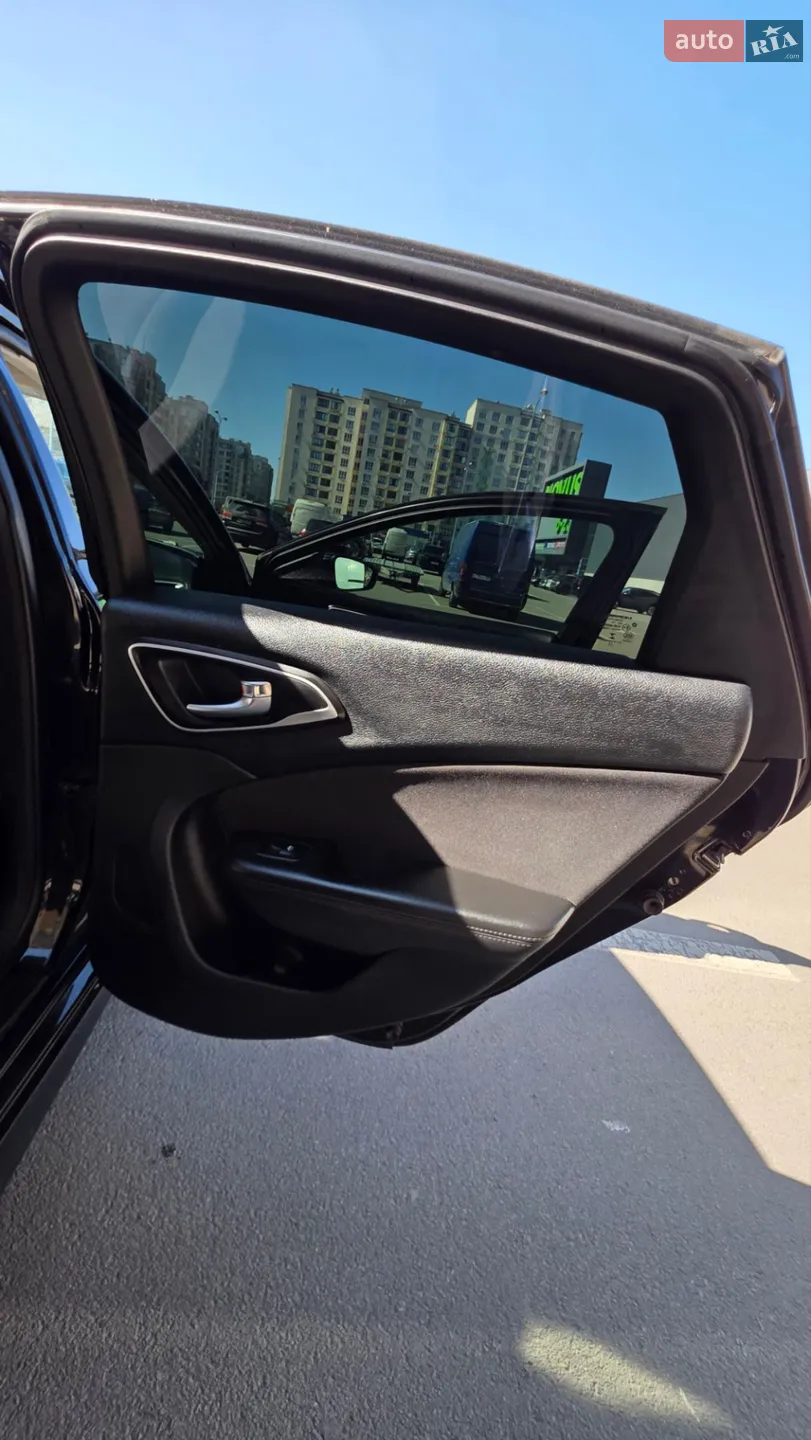 2014 Chrysler 200 - мініатюра 28