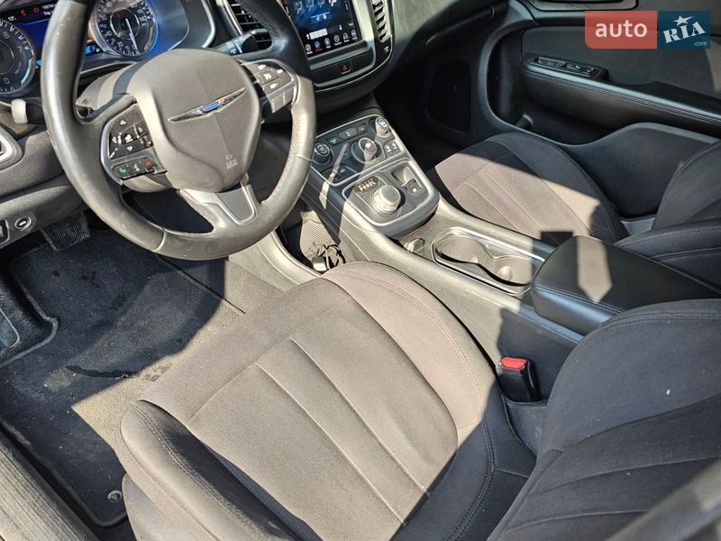 Седан Chrysler 200 2015 в Киеве фото 26 Седан Chrysler 200 2015 в Киеве