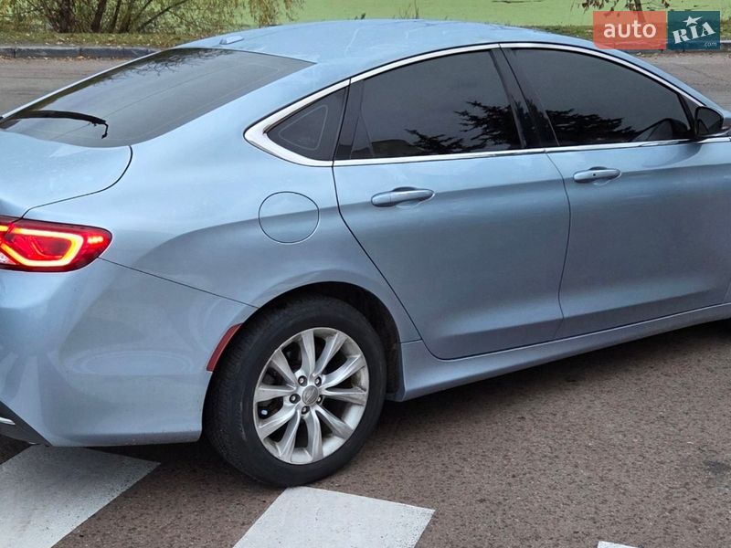 Седан Chrysler 200 2015 в Обухові