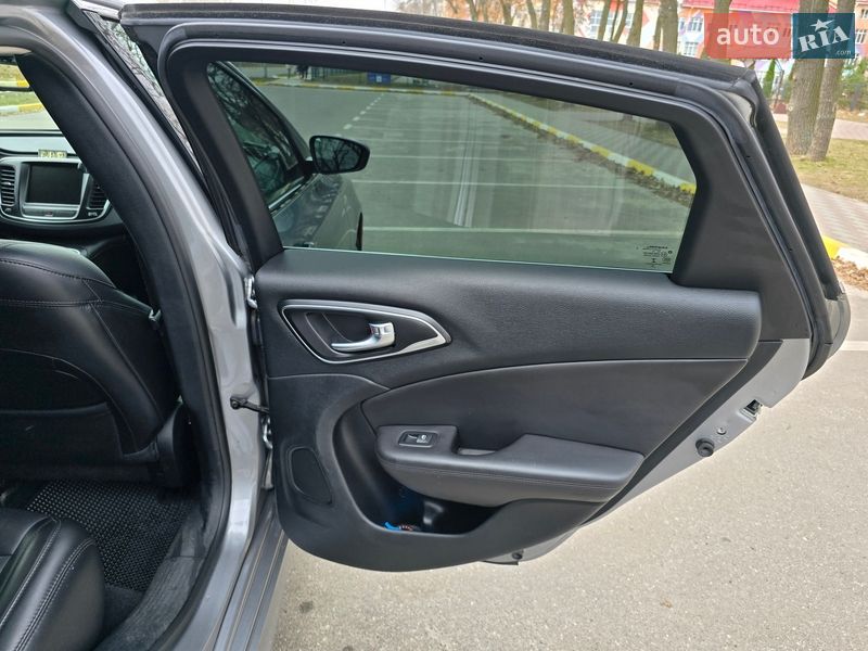 Седан Chrysler 200 2016 в Киеве