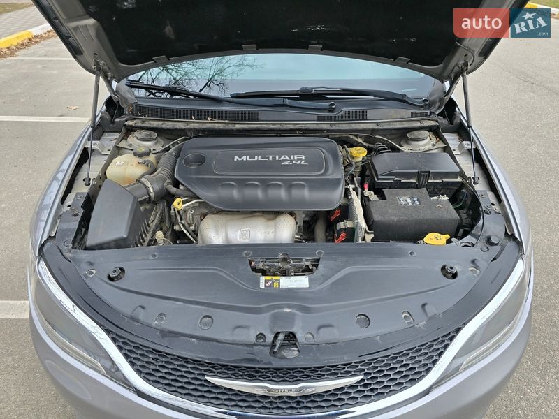 Седан Chrysler 200 2016 в Киеве