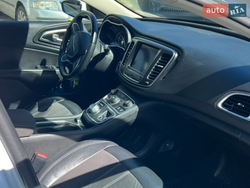Седан Chrysler 200 2016 в Києві