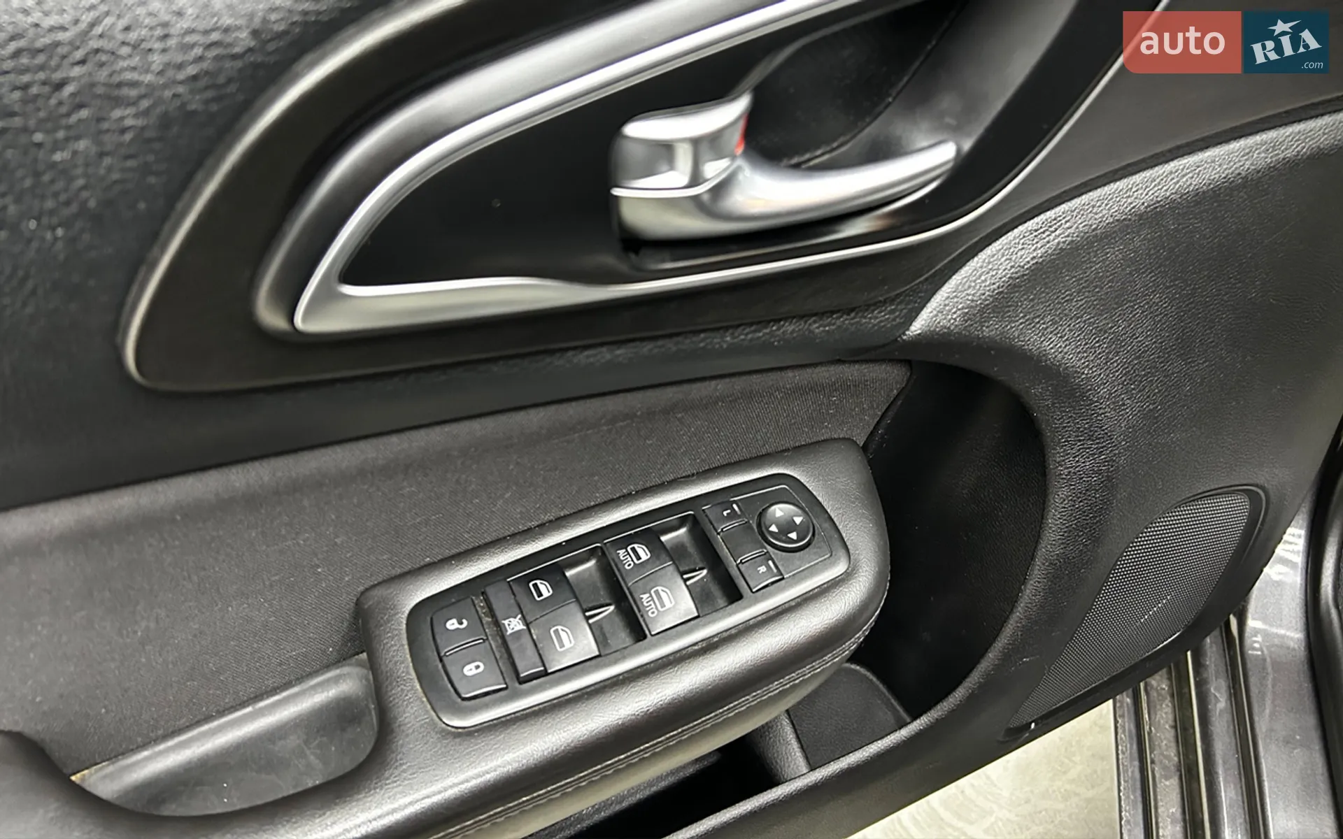2015 Chrysler 200 - мініатюра 9