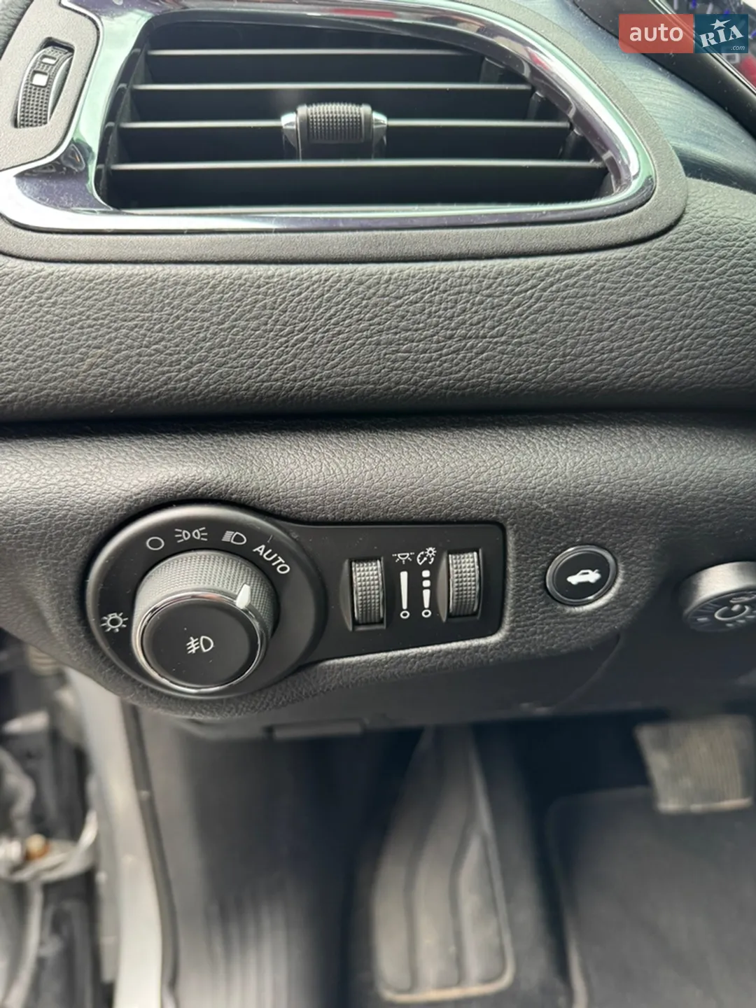 2016 Chrysler 200 - мініатюра 5