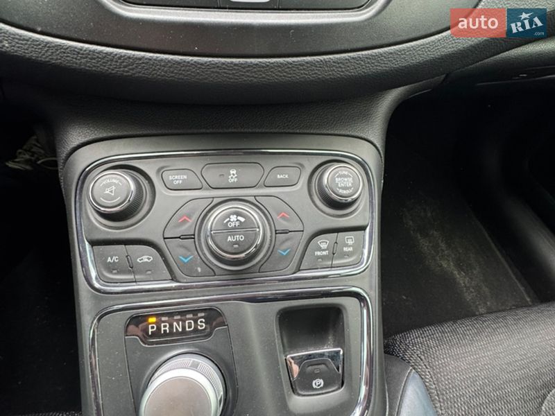 Седан Chrysler 200 2016 в Киеве фото 10 Седан Chrysler 200 2016 в Киеве