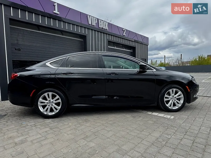 Chrysler 200
