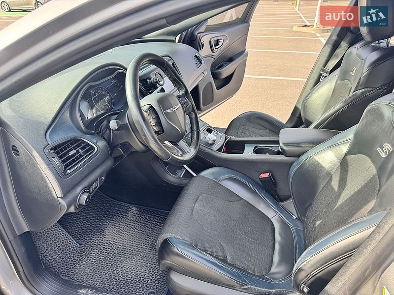 Седан Chrysler 200 2017 в Киеве