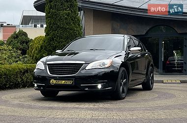 Седан Chrysler 200 2013 в Львове
