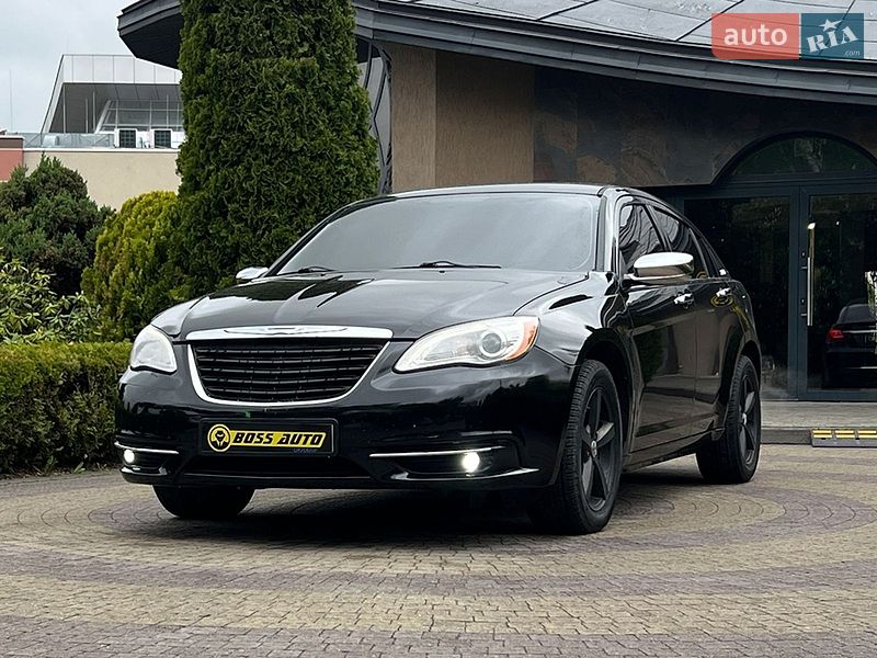 Седан Chrysler 200 2013 в Львове