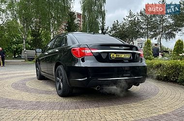 Седан Chrysler 200 2013 в Львове