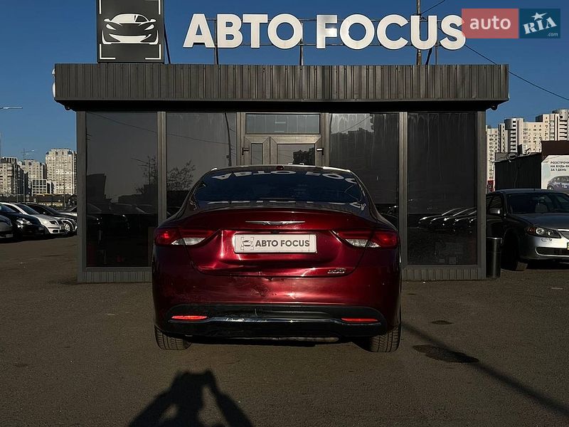 Седан Chrysler 200 2015 в Киеве