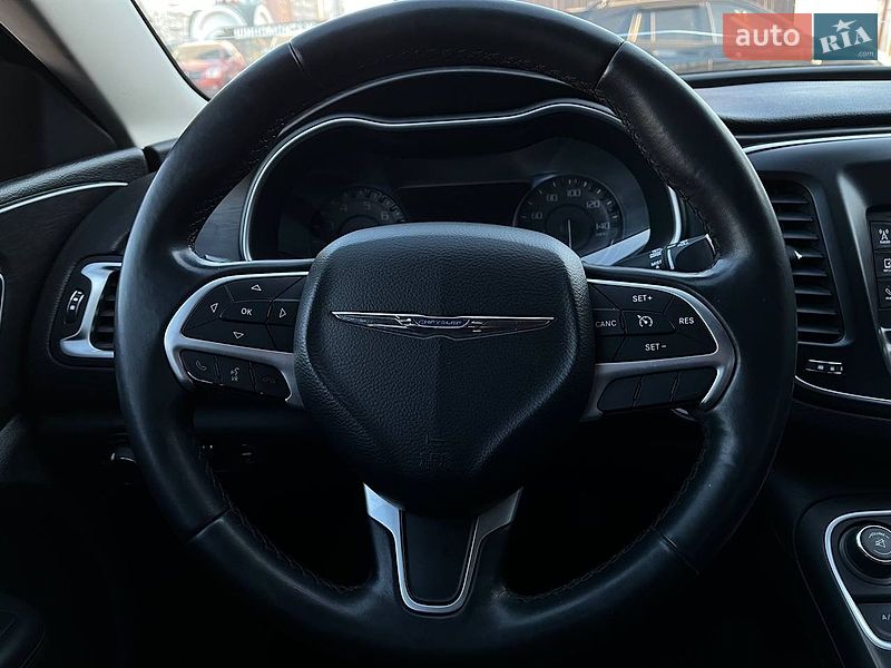 Седан Chrysler 200 2015 в Киеве
