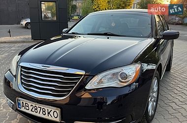 Седан Chrysler 200 2013 в Киеве