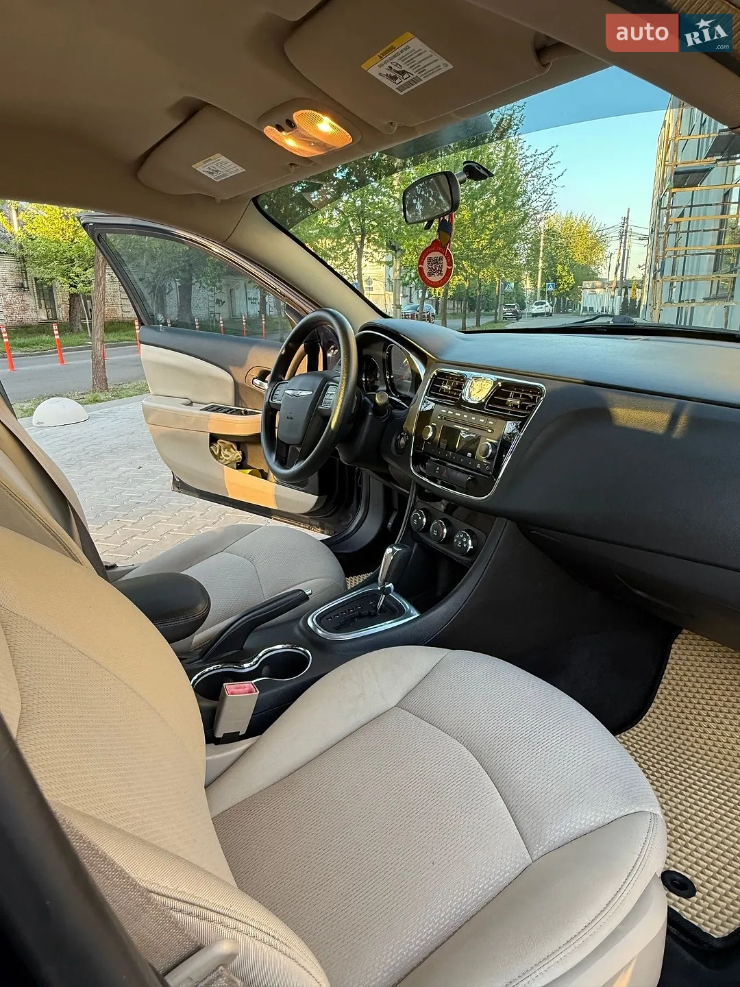 2013 Chrysler 200 - мініатюра 10