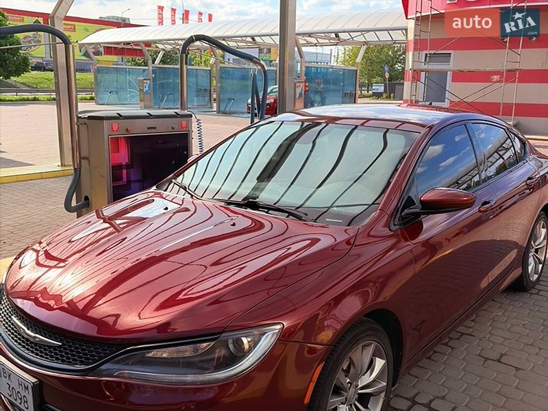 Седан Chrysler 200 2015 в Ровно