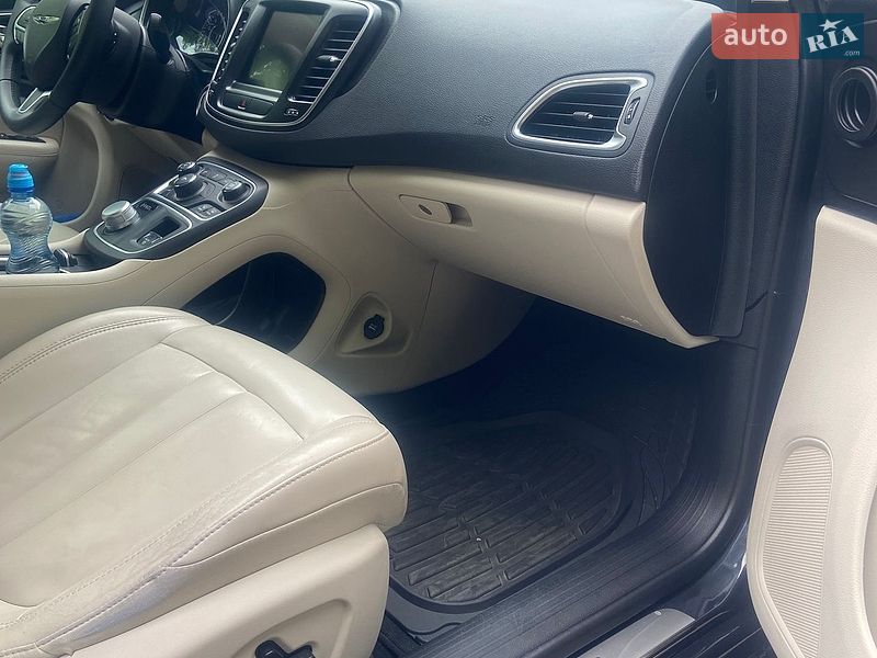 Седан Chrysler 200 2016 в Коростене