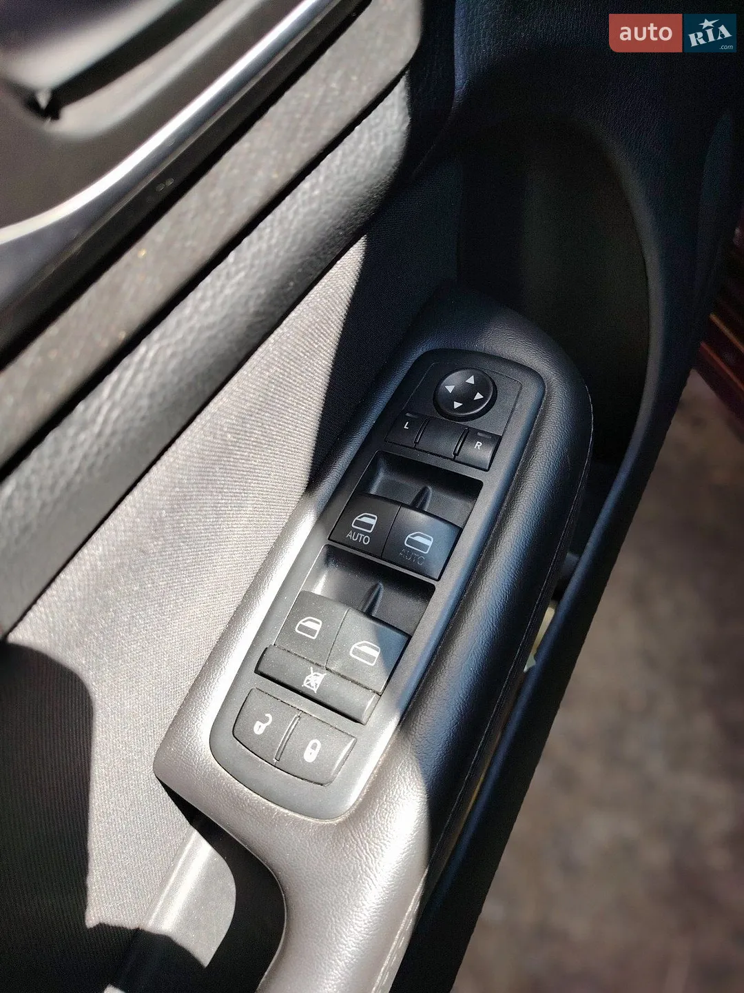 2015 Chrysler 200 - мініатюра 8