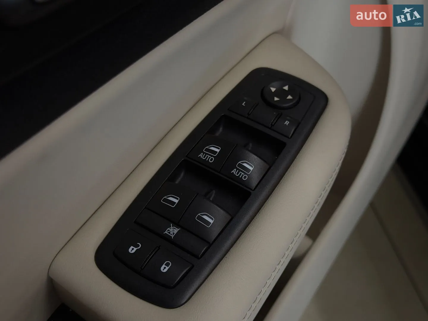 2016 Chrysler 200 - мініатюра 31