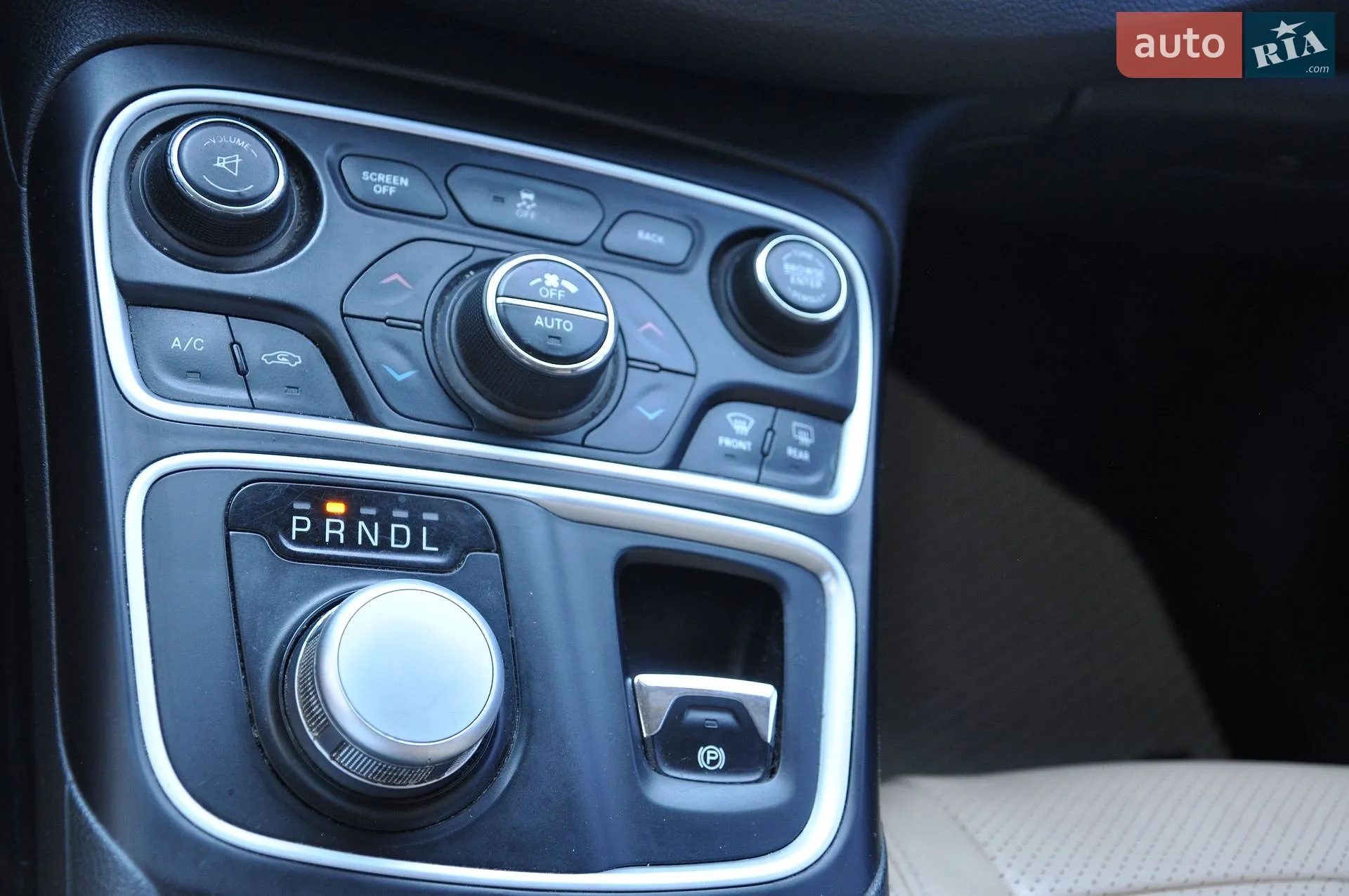 2015 Chrysler 200 - мініатюра 29