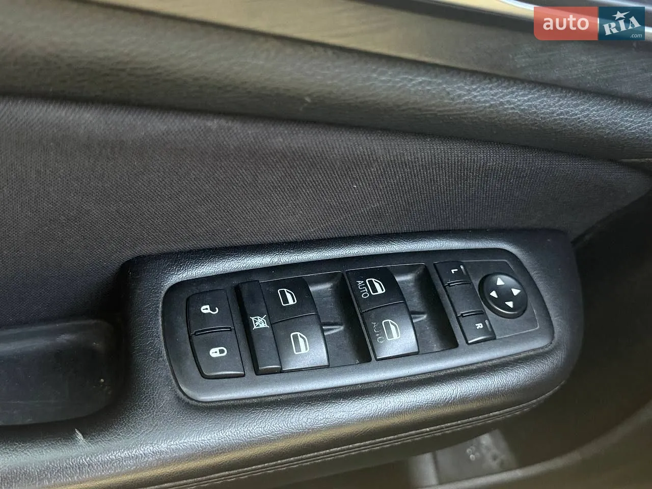 2014 Chrysler 200 - мініатюра 26