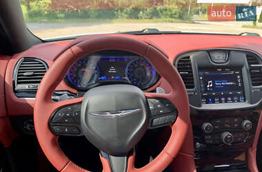 Седан Chrysler 300 S 2018 в 