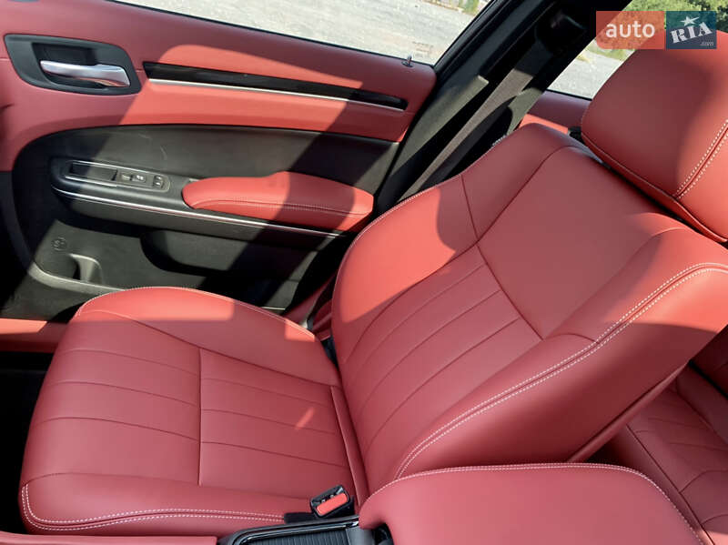 Седан Chrysler 300 S 2018 в Тернополе фото 72 Седан Chrysler 300 S 2018 в Тернополе