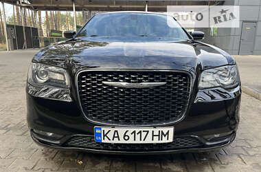 Седан Chrysler 300 S 2015 в Бучі