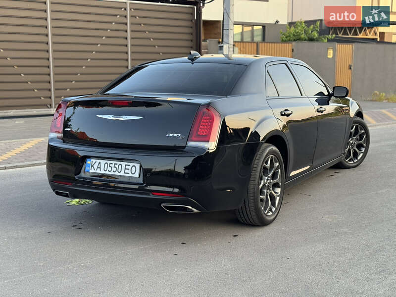 Седан Chrysler 300 S 2015 в Киеве