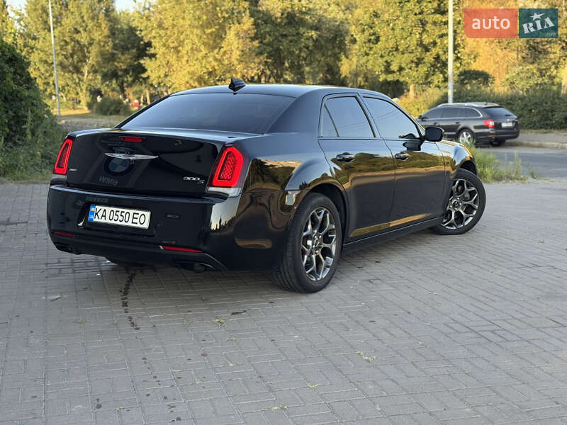 Седан Chrysler 300 S 2015 в Киеве