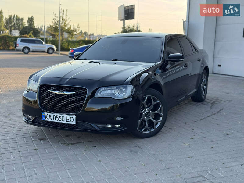 Седан Chrysler 300 S 2015 в Киеве