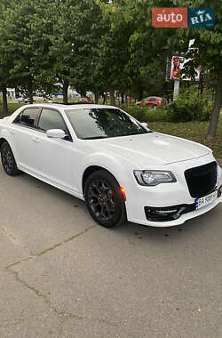 Седан Chrysler 300 S 2022 в 