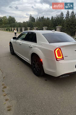 Седан Chrysler 300 S 2022 в 