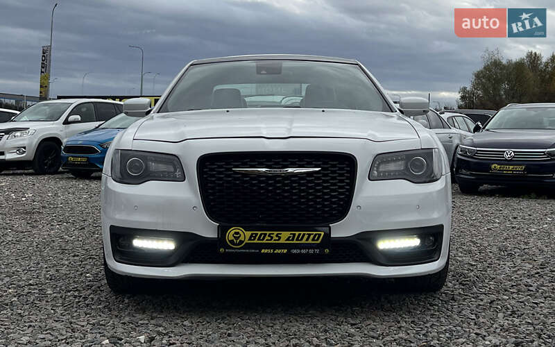 Седан Chrysler 300 S 2015 в Львові