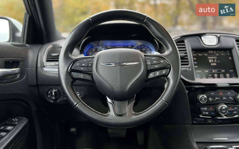 Седан Chrysler 300 S 2015 в Львові