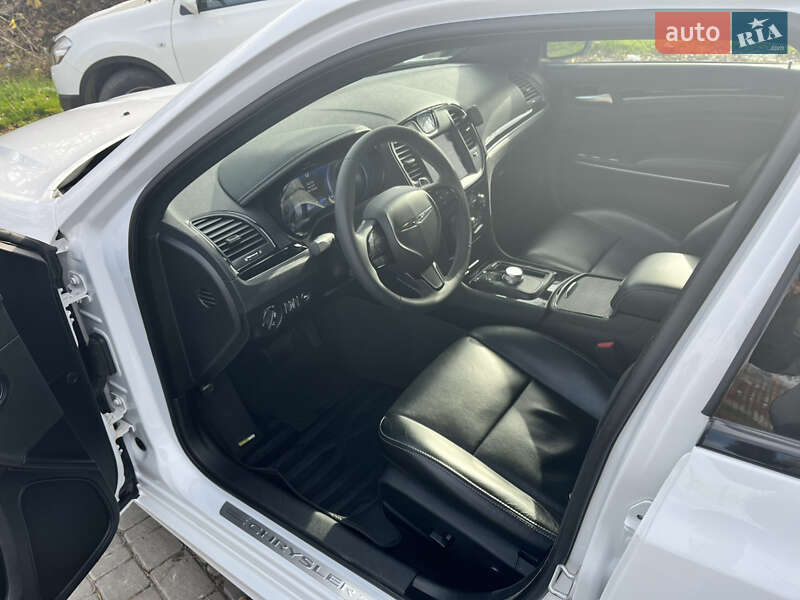 Седан Chrysler 300 S 2022 в Одесі