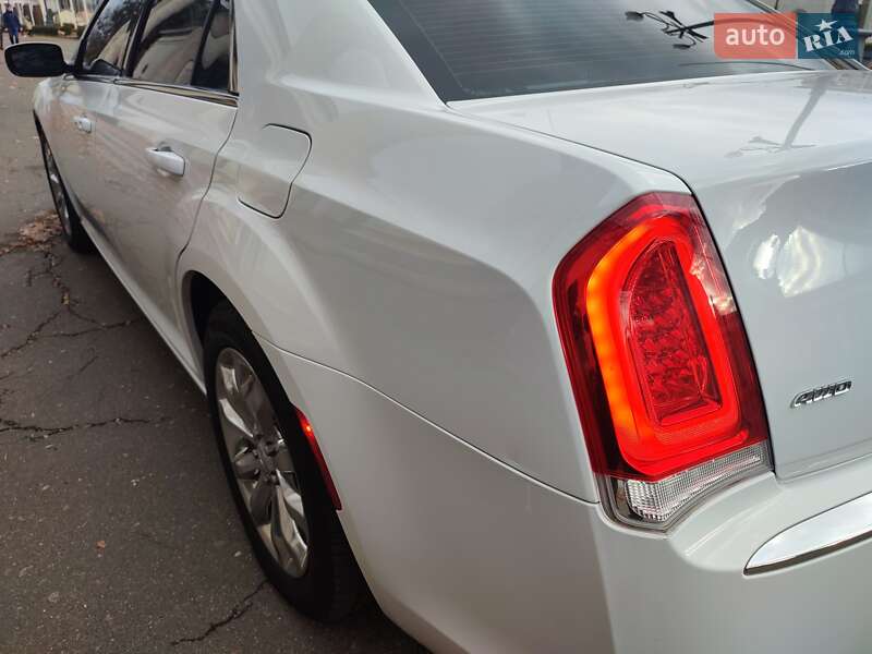 Седан Chrysler 300 2016 в Києві