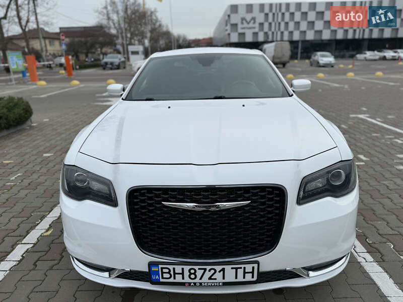 Седан Chrysler 300 2018 в Одессе