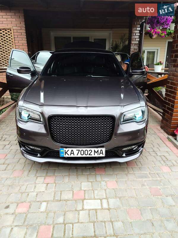 Седан Chrysler 300 2016 в Теплике