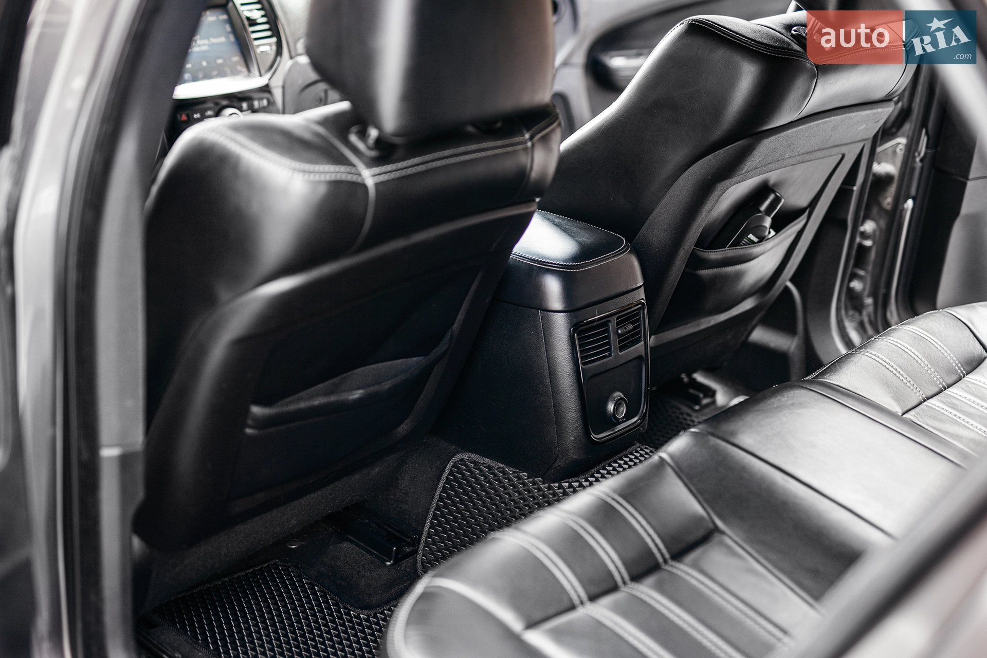 2014 Chrysler 300 - мініатюра 18