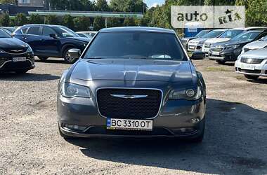 Седан Chrysler 300 2016 в Львове