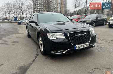 Седан Chrysler 300 2015 в Киеве