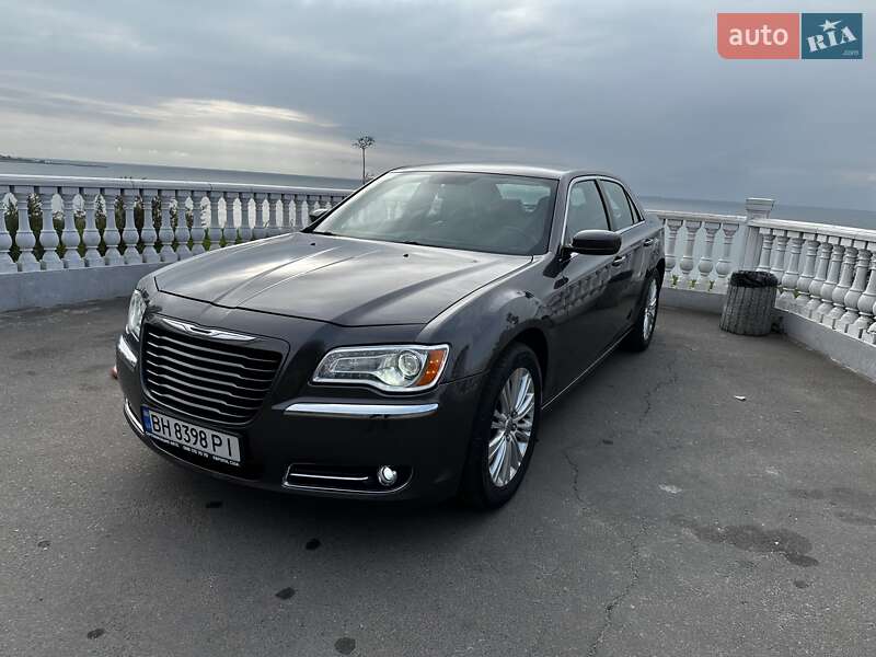 Седан Chrysler 300 2014 в 